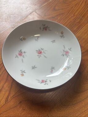 8 set Fruit dessert (sauce) bowl.  Pink and Yellow scattered rosebuds